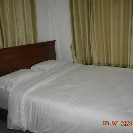 Four-G Home Stay & Komodo Tour Labuan Bajo Exterior photo