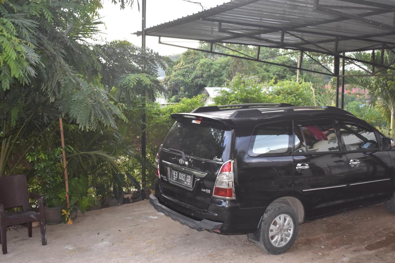 Four-G Home Stay & Komodo Tour Labuan Bajo Exterior photo