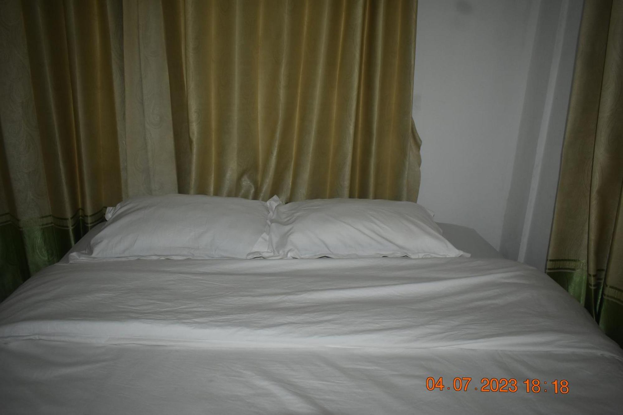 Four-G Home Stay & Komodo Tour Labuan Bajo Exterior photo