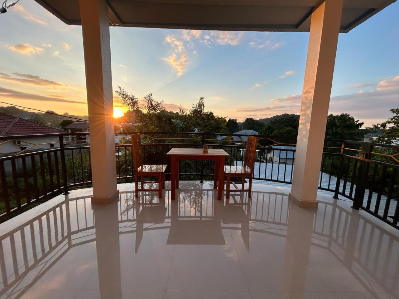 Four-G Home Stay & Komodo Tour Labuan Bajo Exterior photo