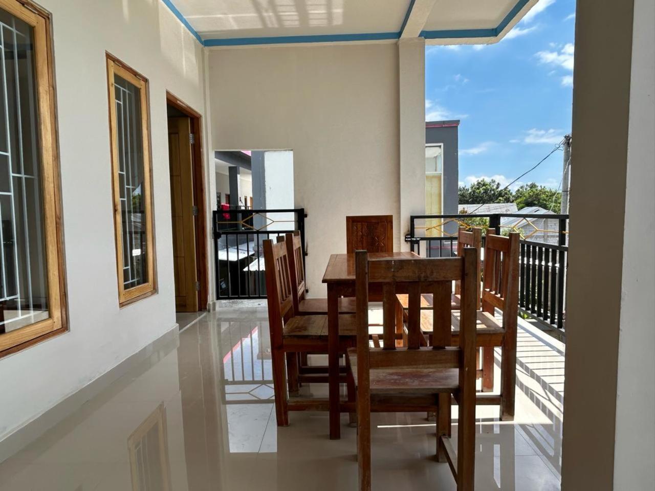 Four-G Home Stay & Komodo Tour Labuan Bajo Exterior photo