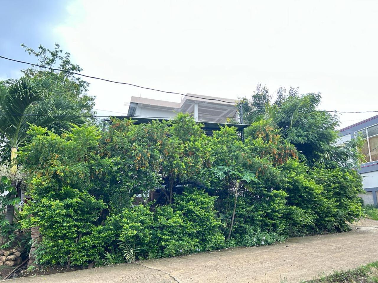 Four-G Home Stay & Komodo Tour Labuan Bajo Exterior photo