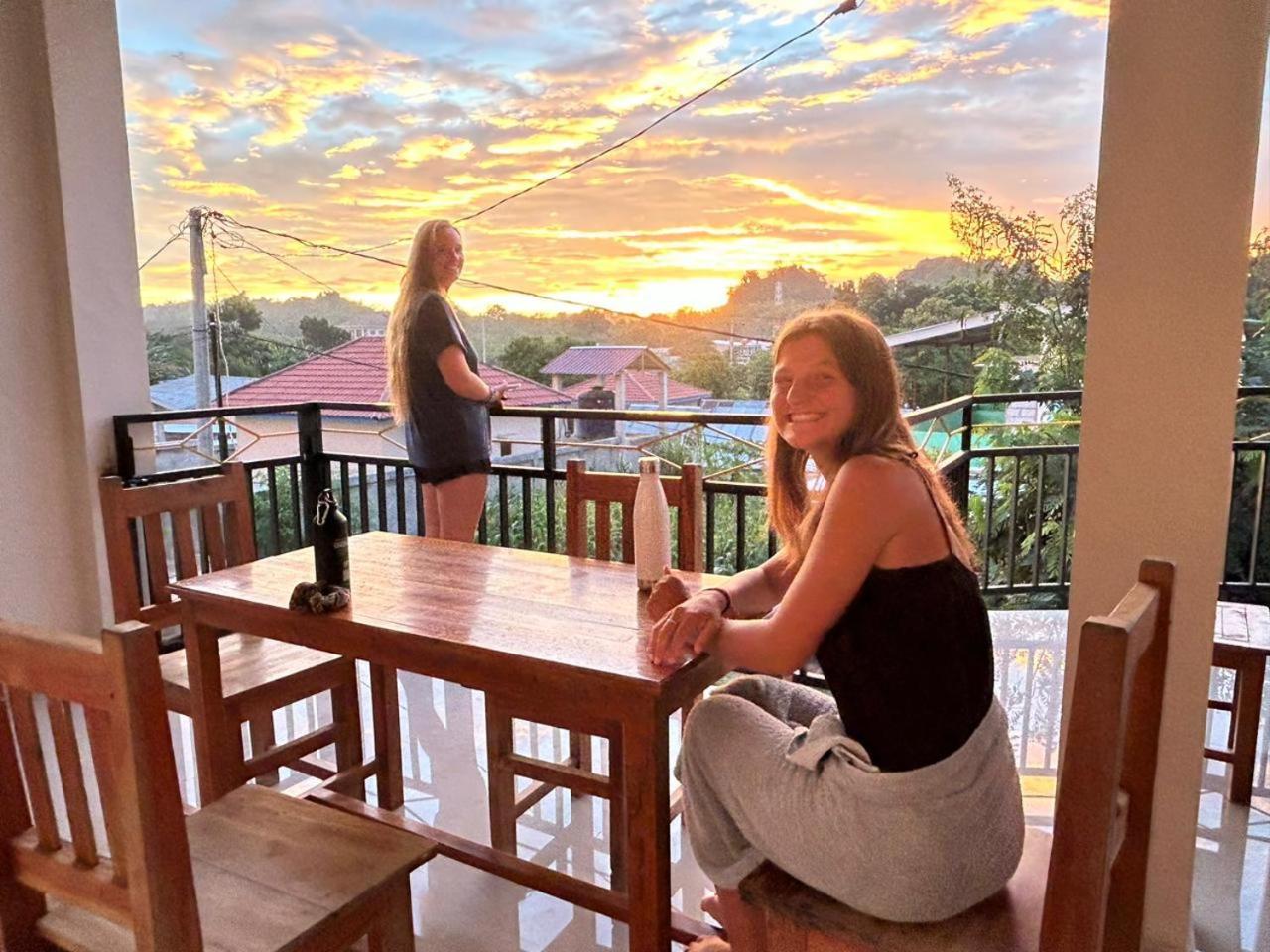 Four-G Home Stay & Komodo Tour Labuan Bajo Exterior photo
